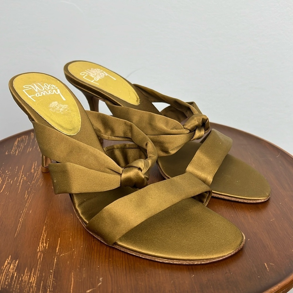 Will’s Fancy gold satin knot slide on heel size 9.5